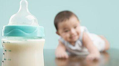 第八批嬰幼兒配方乳粉產(chǎn)品注冊(cè)獲批，5家企業(yè)15個(gè)配方通過審評(píng)